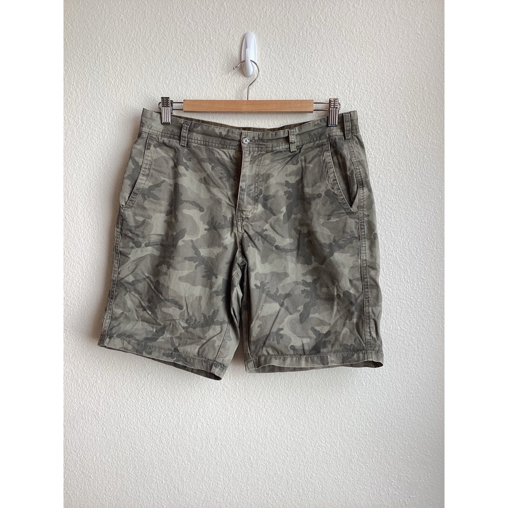 Barney's New York‎ khaki green camouflage print shorts. Size 30